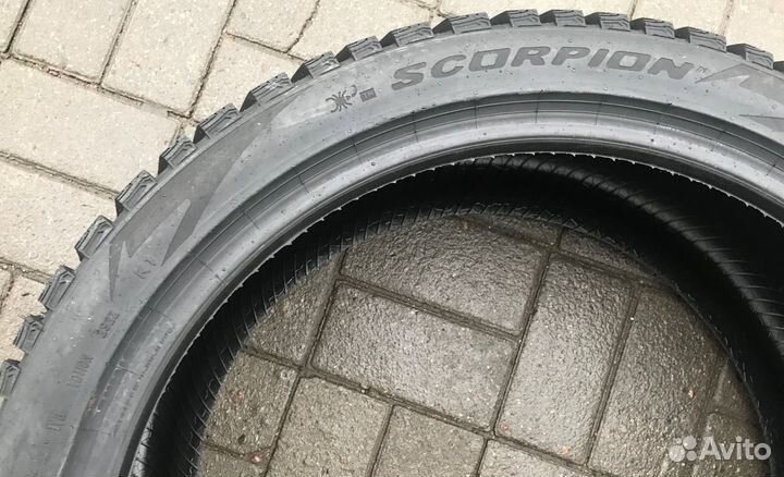 Pirelli Scorpion Ice Zero 2 315/30 R22 и 285/35 R22