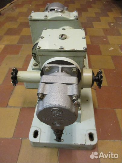 Вариатор с тахометром и червячным редуктором