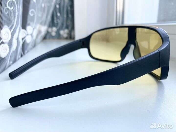 Спортивные очки с жёлтыми линзами