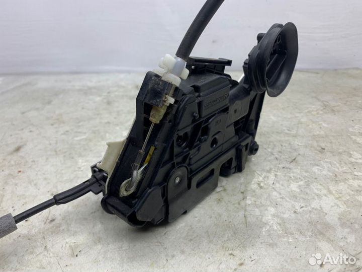 Замок двери задний правый Volkswagen Golf 6 2.0