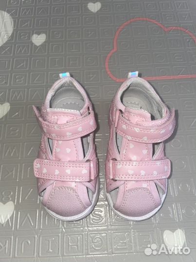 Босоножки для девочки новые