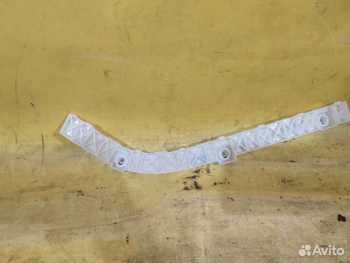 Направляющая заднего бампера левая lancer X