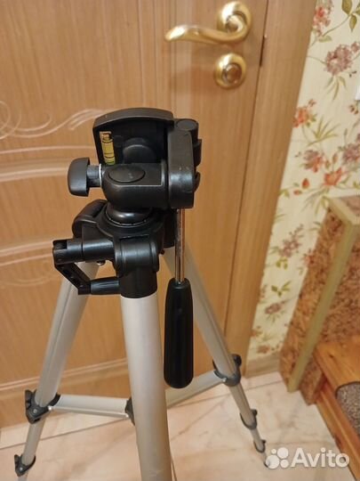 Штатив для фотоаппарата, видеокамеры и телефона