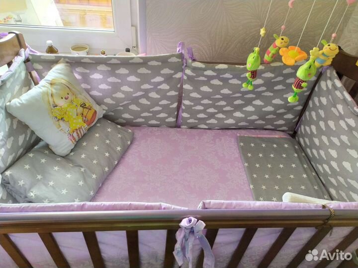 Детская кроватка с продольным маятником