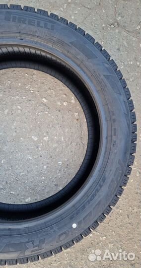 Pirelli Ice Zero FR 215/55 R18 99H