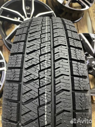 Bridgestone Blizzak Ice 225/60 R16 98S
