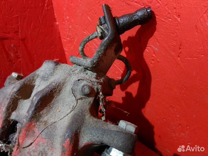 Суппорт передний левый Фольксваген Пассат Б3