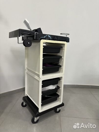 Тележка парикмахерская