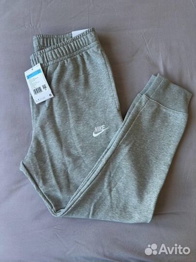 Nike (original) trousers standard fit tapper leg