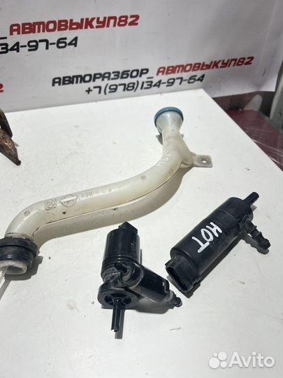 Горловина бочка омывателя (Nissan Note)