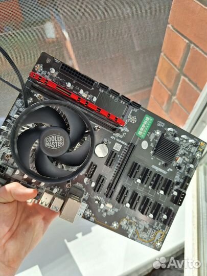 Материнская плата с процессором, кулером