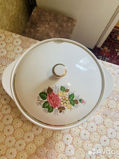 Супница с крышкой, фарфор