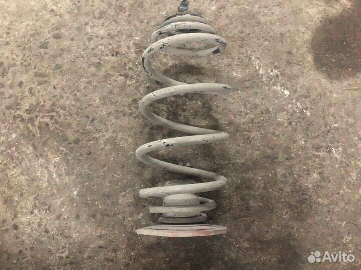 Opel astra h пружина задняя