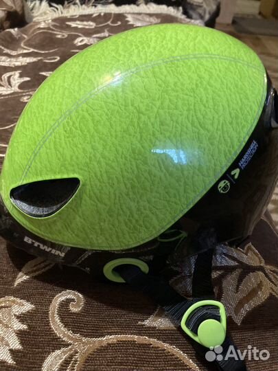 Детский шлем доя катания на мотоцикле