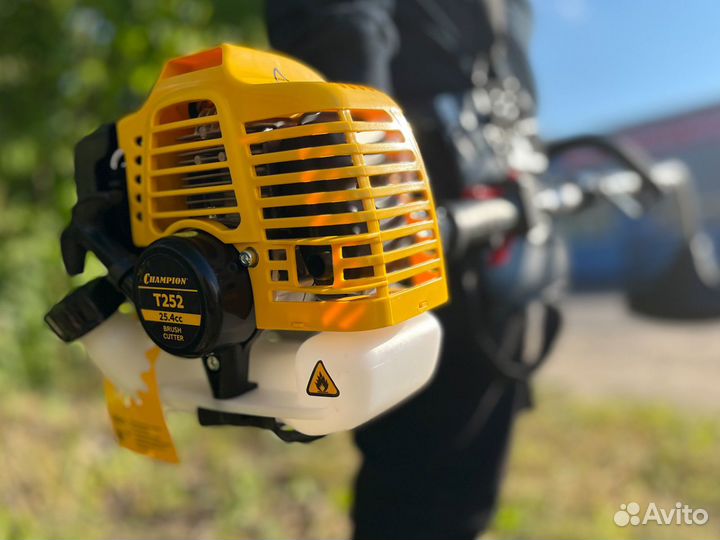 Двухтактный бензиновый триммер с изогнутой штангой