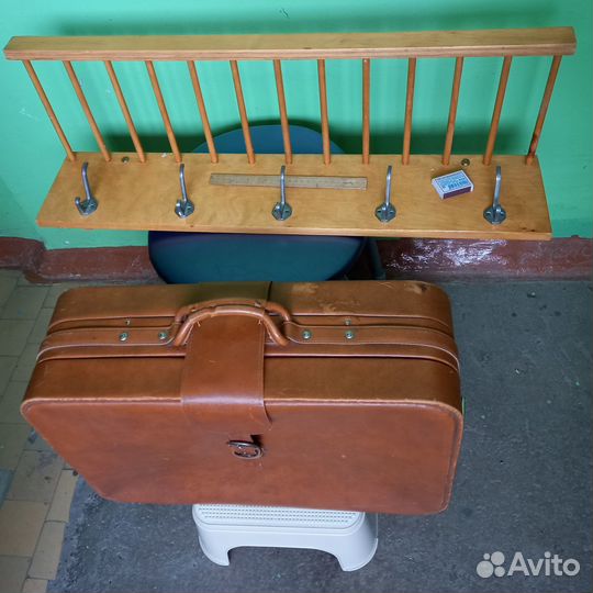 Вешалка в прихожую или баньку и чемодан