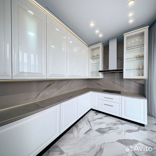 Серая г-образная столешница под мрамор