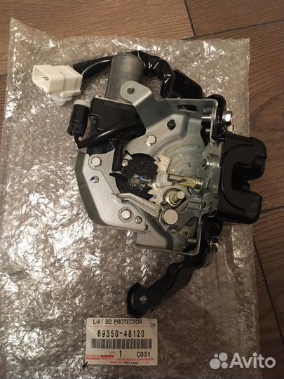 Замок двери багажника Лексус RX