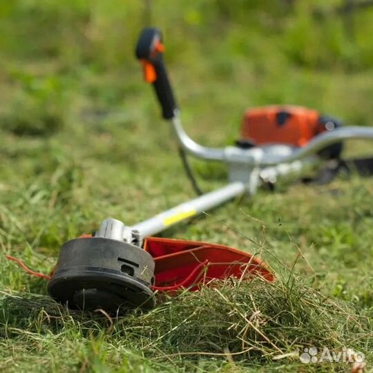 Покос травы триммером