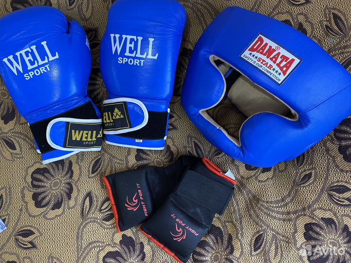 Боксерские перчатки, форма, шлем