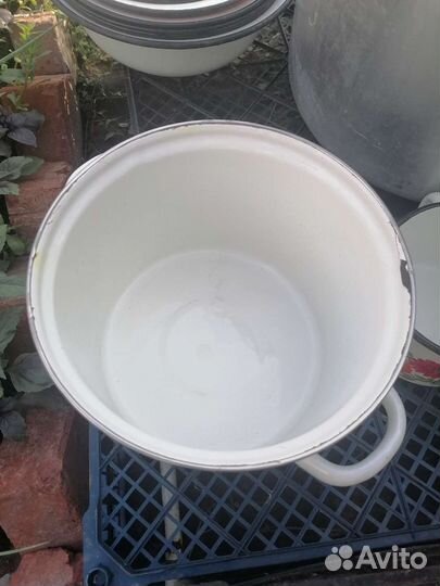 Посуда. Кастрюли, чашки, бидон, кружки