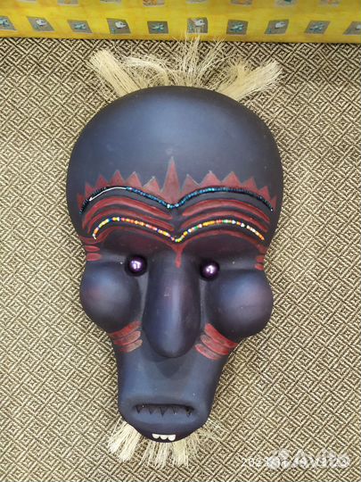 Маска настенная