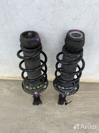 Амортизаторы передние на Volkswagen Polo 5