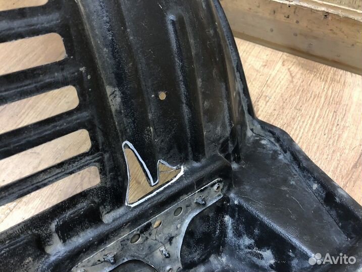 Локер передний правый Toyota Land Cruiser (150) Pr