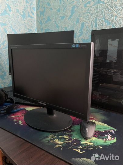 Монитор Samsung
