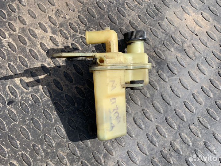 Бачок гура mazda 3 bk