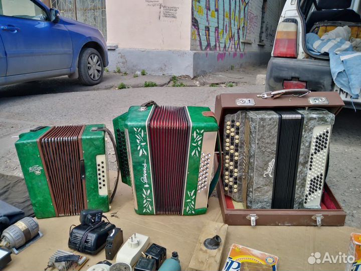 Гармонь и баян