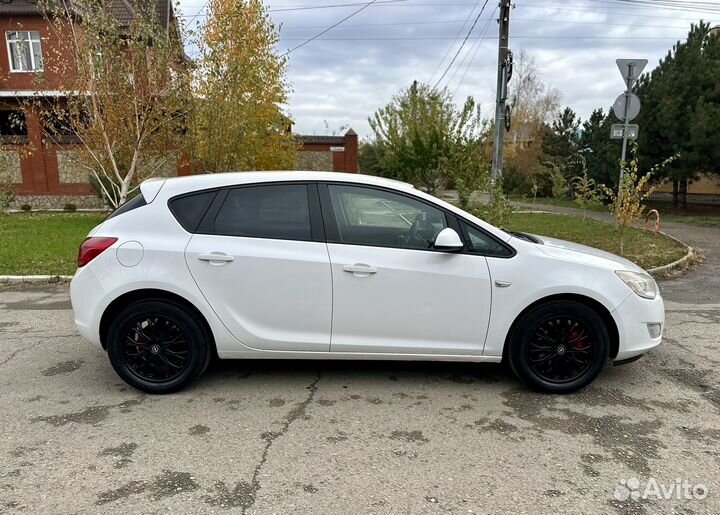 Opel Astra 1.6 AT, 2011, 178 000 км