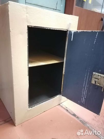 Сейф металлический