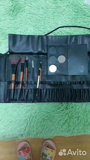 Профессиональные кисти и тени