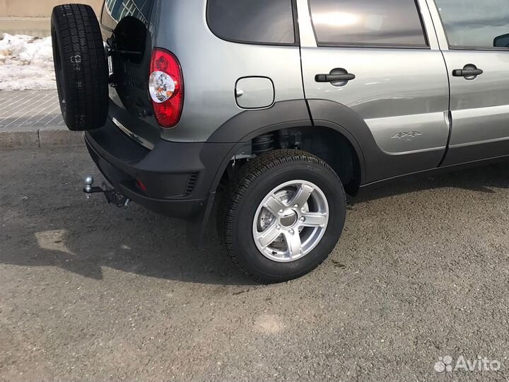 Фаркоп тсу съемный квадрат Шеви Нива Лада