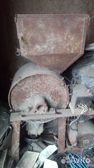 Мельница для зерна бу