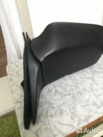 Боковое зеркало