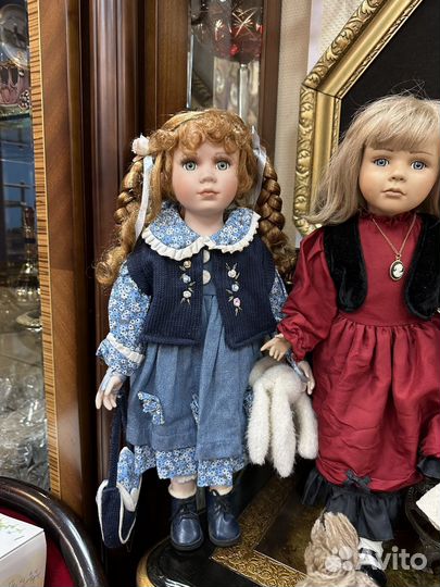 Кукла фарфоровая