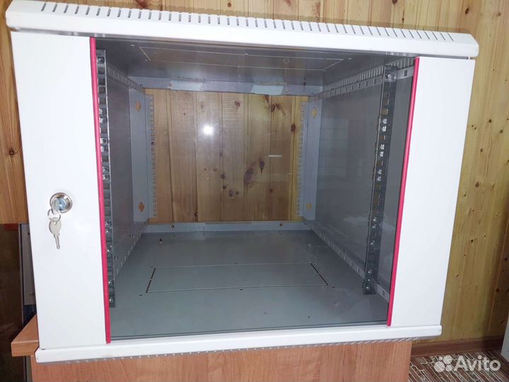Шкаф серверный настенный