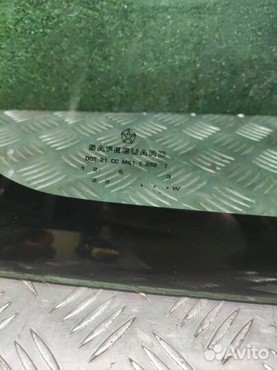 Стекло боковой двери Chrysler Voyager (1996-2000)