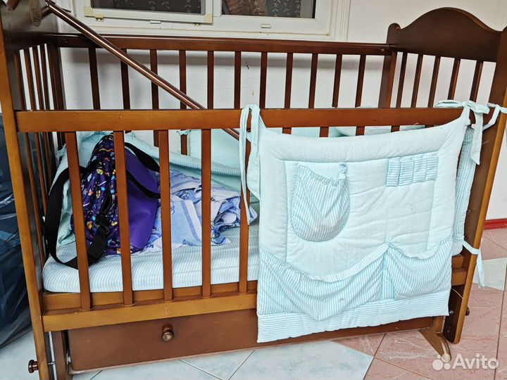 Детская кроватка маятник