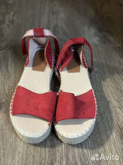 Женские босоножки