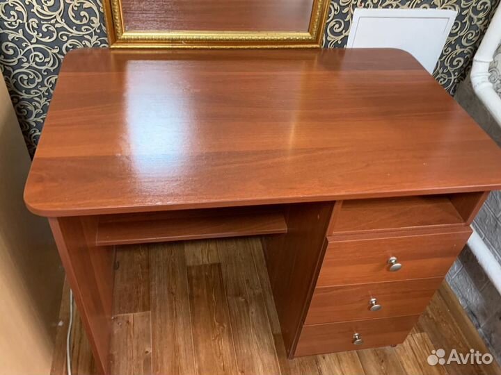 Школьный стол