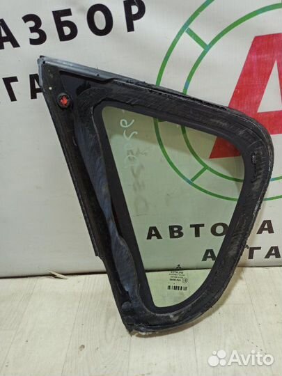 Стекло собачника заднее правое Mitsubishi Colt