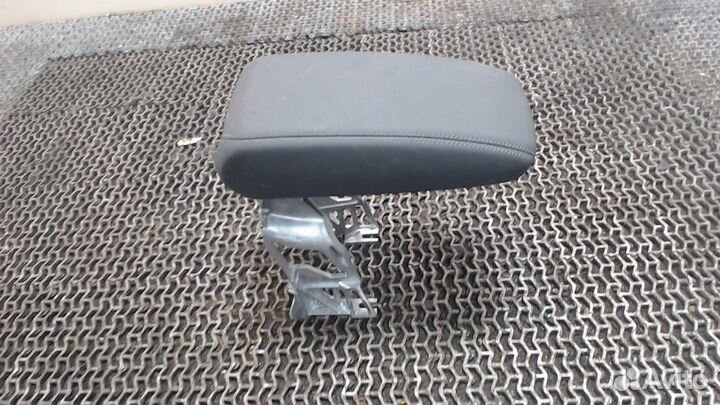 Подлокотник Audi Q3 2018, 2021