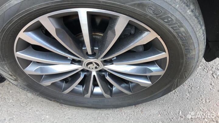 R18 Yokohama BluEarth AE50 235/55, PCD 5x112 DIA 10