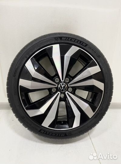 Новые Volkswagen Polo, Michelin PS4 215/40 R17