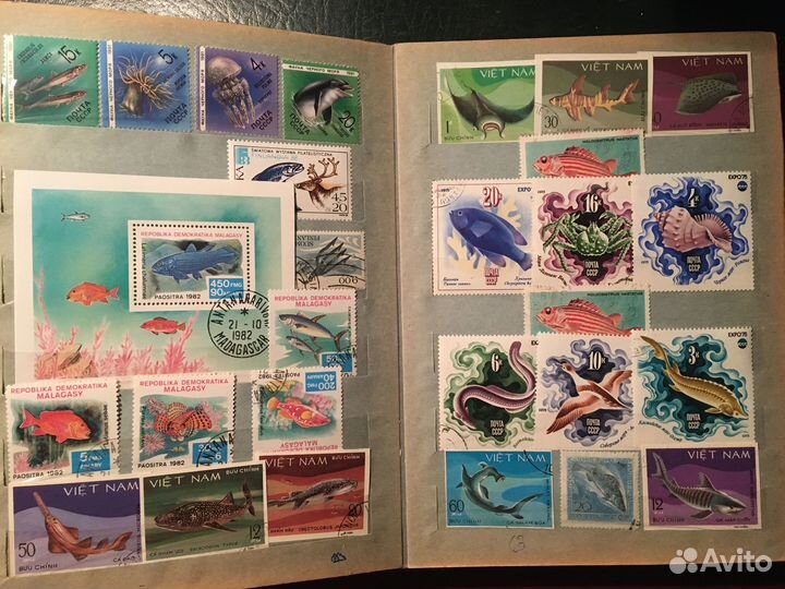 Альбом и 370 марок 