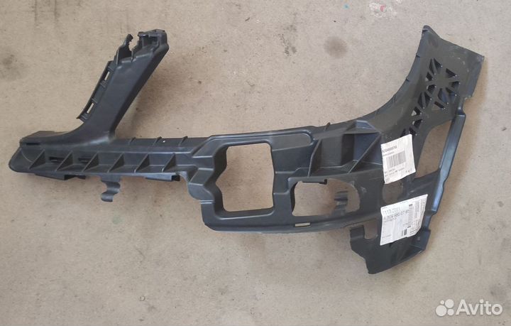 Крепёж переднего бампера Mercedes W204 новый