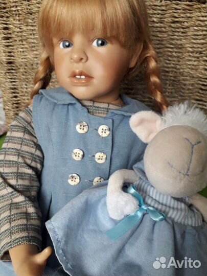 Коллекционная виниловая кукла